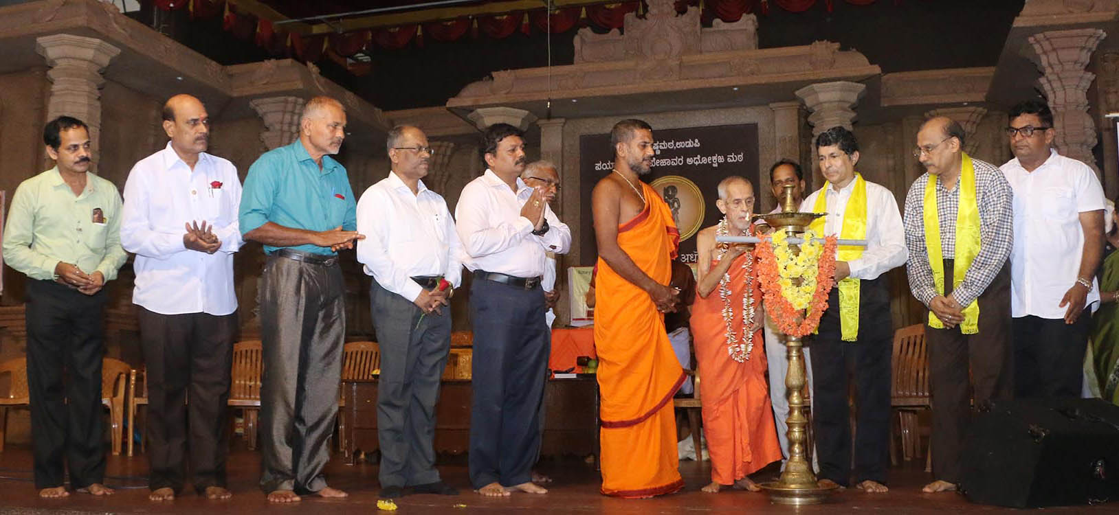 ಅನುಕೂಲಗಳ ಲಾಭ ಪಡೆದು ಶೈಕ್ಷಣಿಕ ಪ್ರಗತಿ ಸಾಧಿಸಿ: ಪೇಜಾವರ ಶ್ರೀ